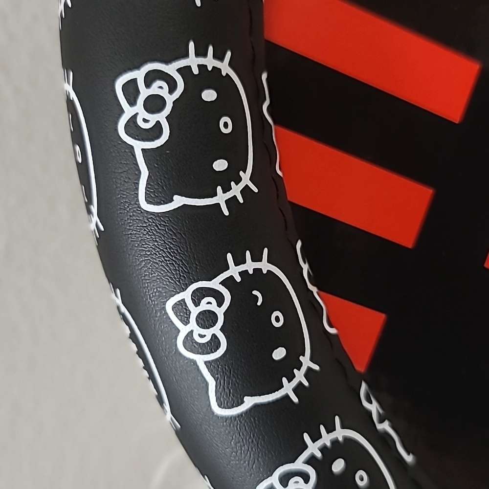 🖤Sanrio Hello Kitty Black and White Steering Wheel Cover🖤 - Picture 4 of 7
